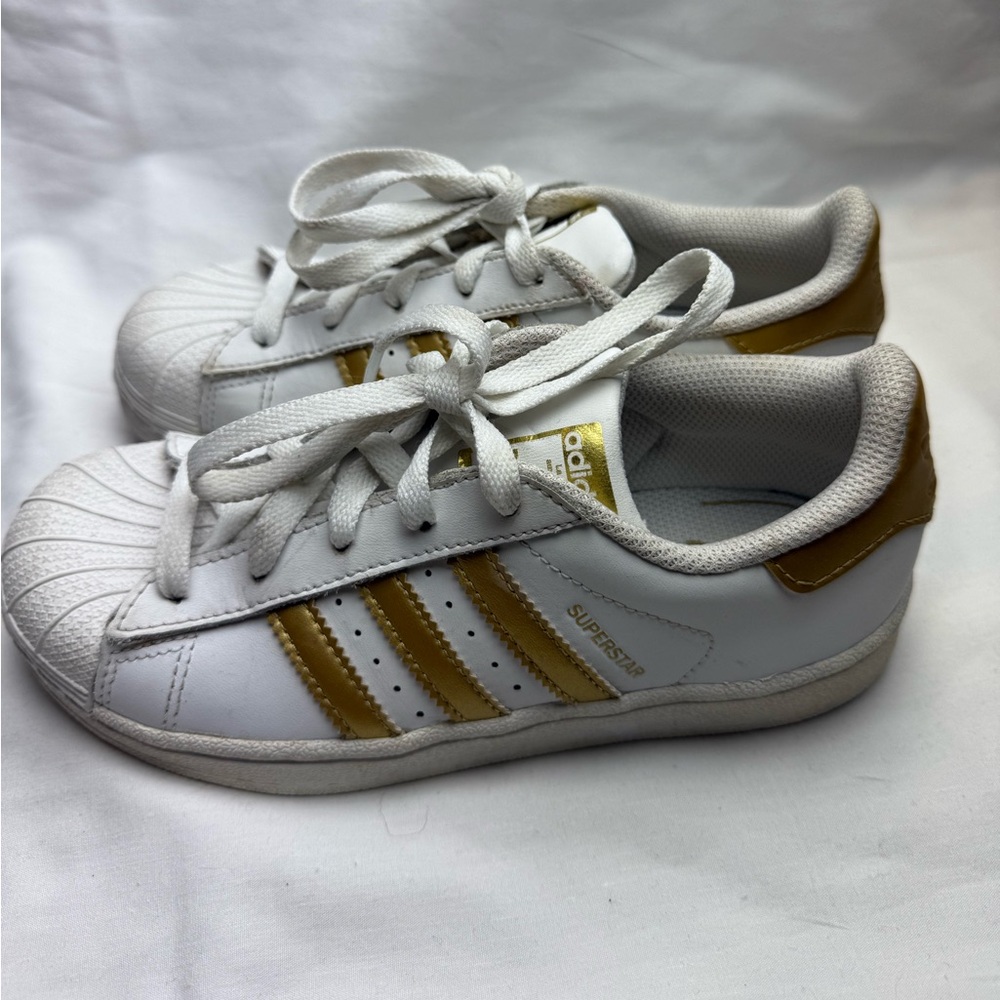 Adidas Kids Sneakers in White and Gold size 1